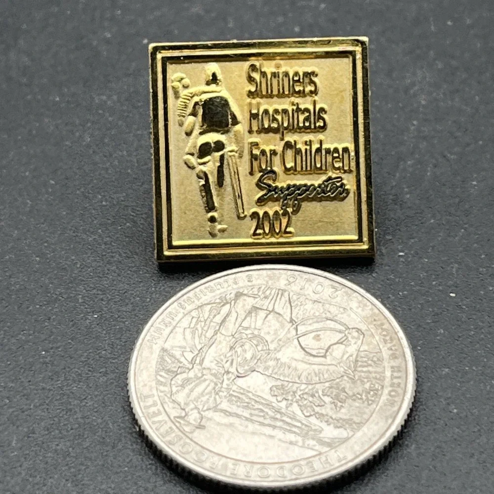 Shriners Hospitals‎ For Children Supporter 2002 Gold Tone Lapel Hat Pin